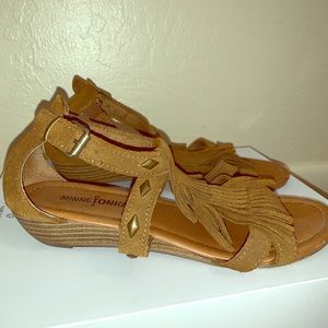 Minnetonka tan suede sandals